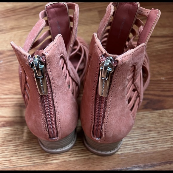 Peekaboo sandals - Picture 2 of 6